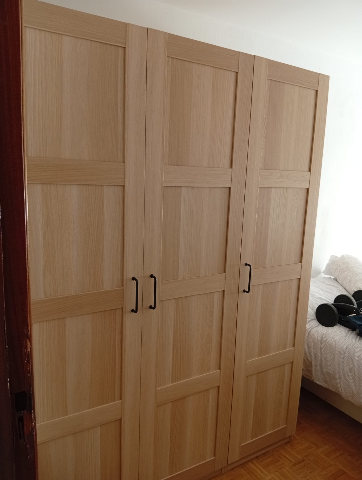 Armario de tres puertas