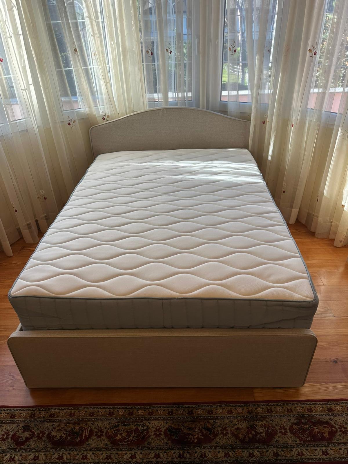 Colchón sobre base instalada